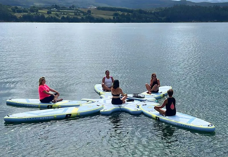 Sesión de SUP Yoga en la Ría de Ribadeo